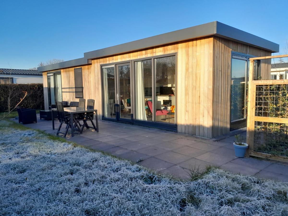 Luxe 5 Persoons Bungalow Op Rustig Vakantiepark Nabij Leeuwarden Dronrijp Exterior photo