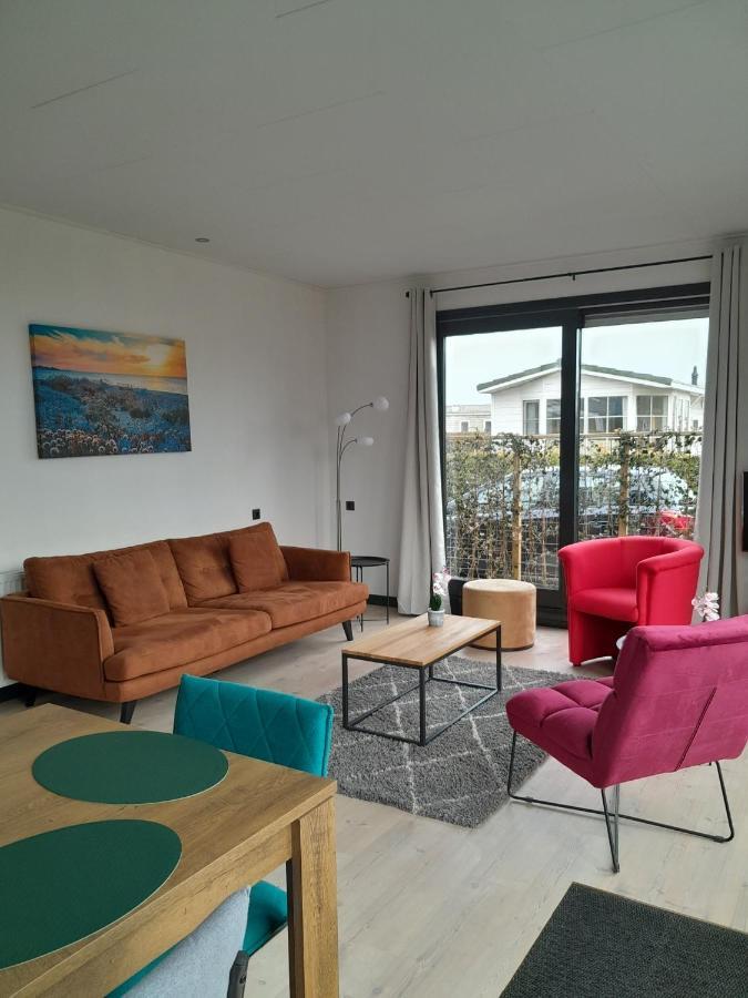 Luxe 5 Persoons Bungalow Op Rustig Vakantiepark Nabij Leeuwarden Dronrijp Exterior photo