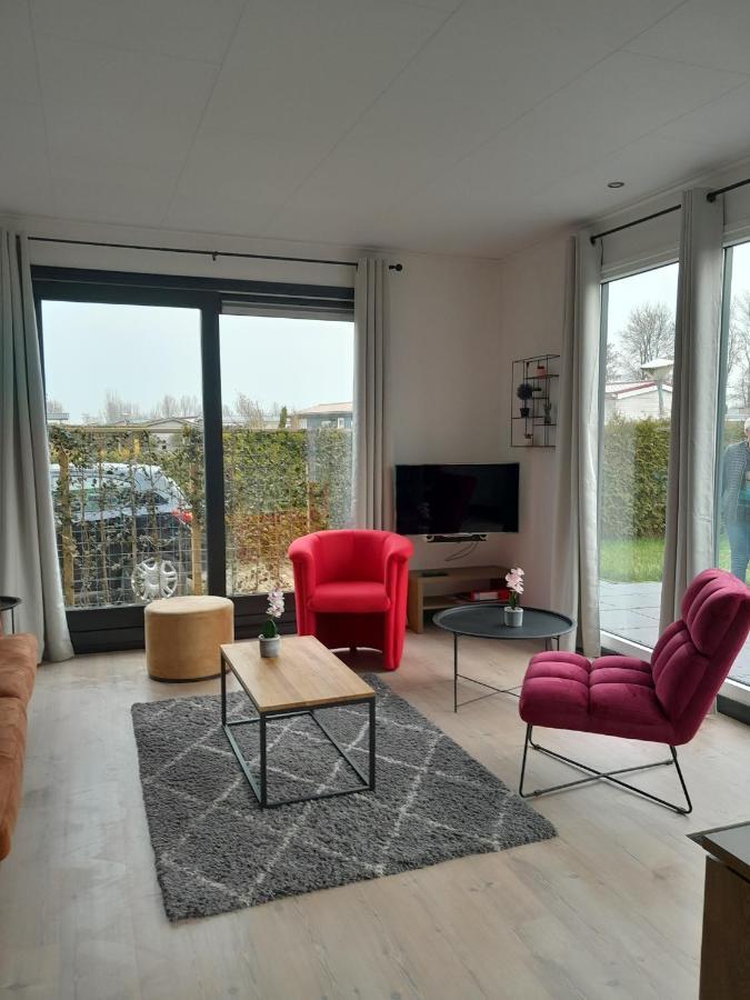 Luxe 5 Persoons Bungalow Op Rustig Vakantiepark Nabij Leeuwarden Dronrijp Exterior photo
